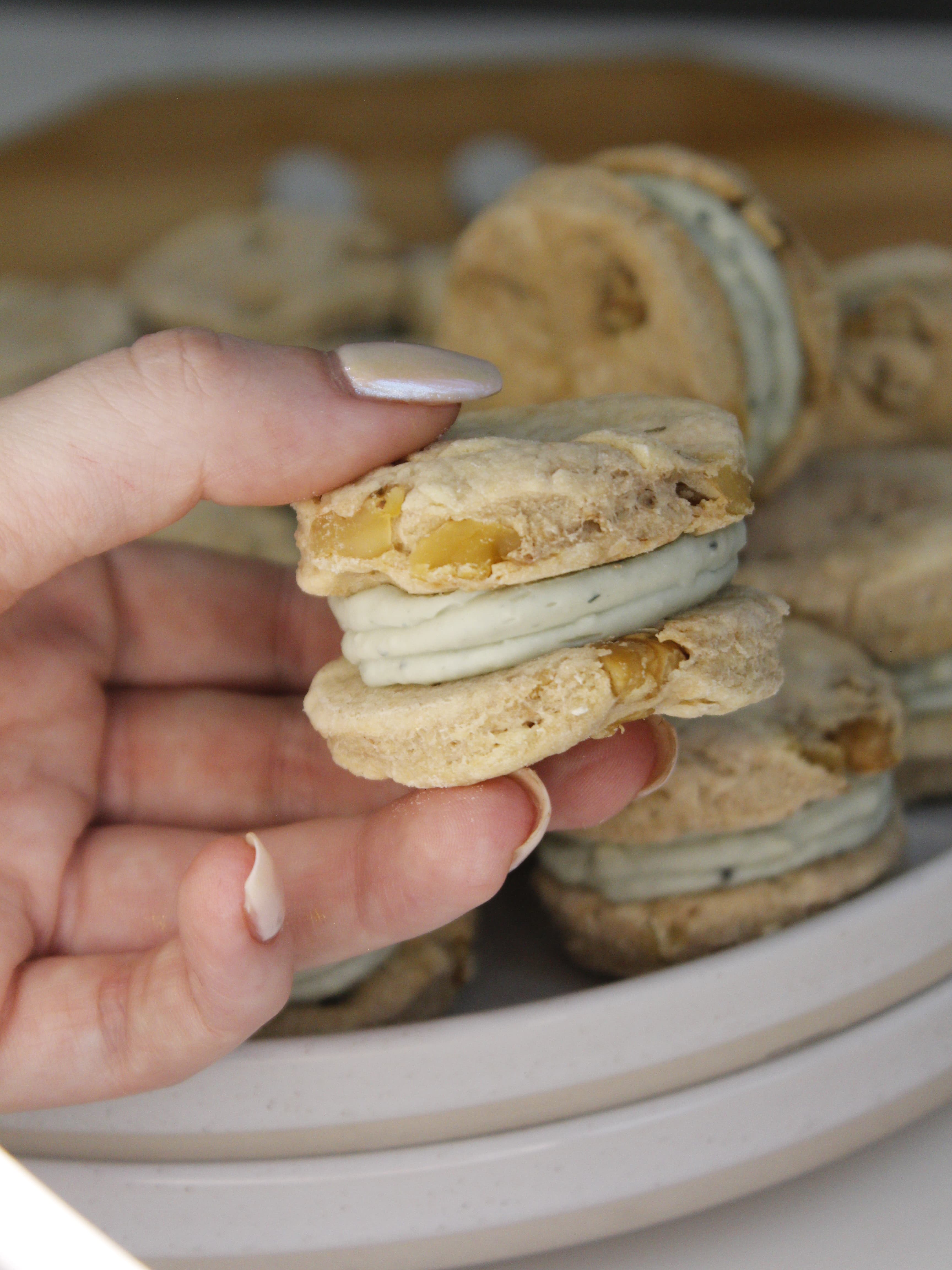Alfajores de roquefort y nuez 